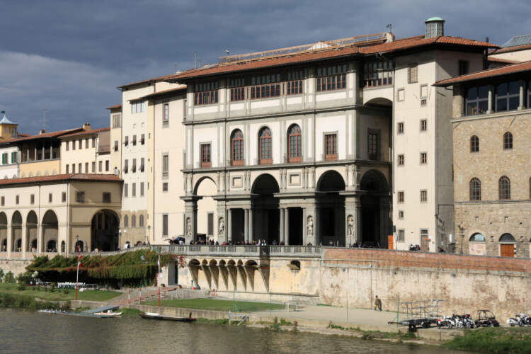 Palazzo degli Uffizi da Lungarno de Bardi
