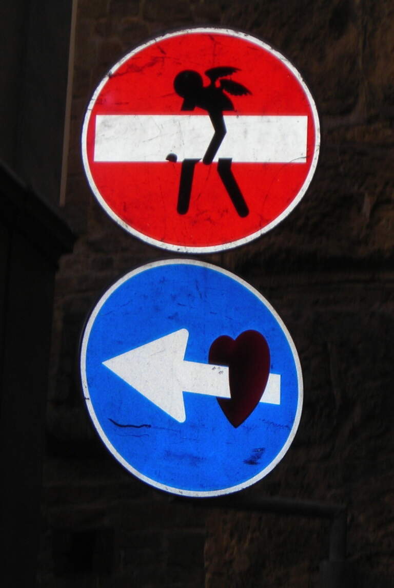 Quegli strani cartelli stradali – Clet Abraham a Firenze